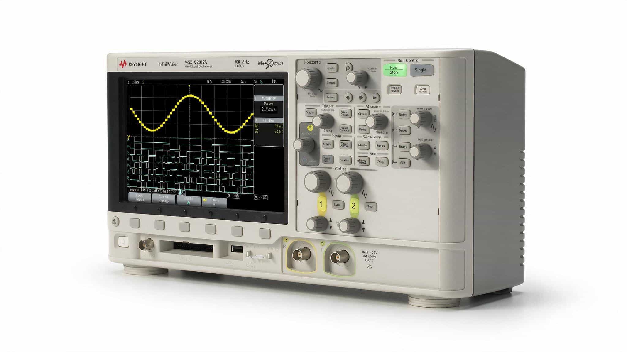 Máy hiện sóng Keysight 2000 X-Series 2 kênh góc nghiêng trên nền trắng studio