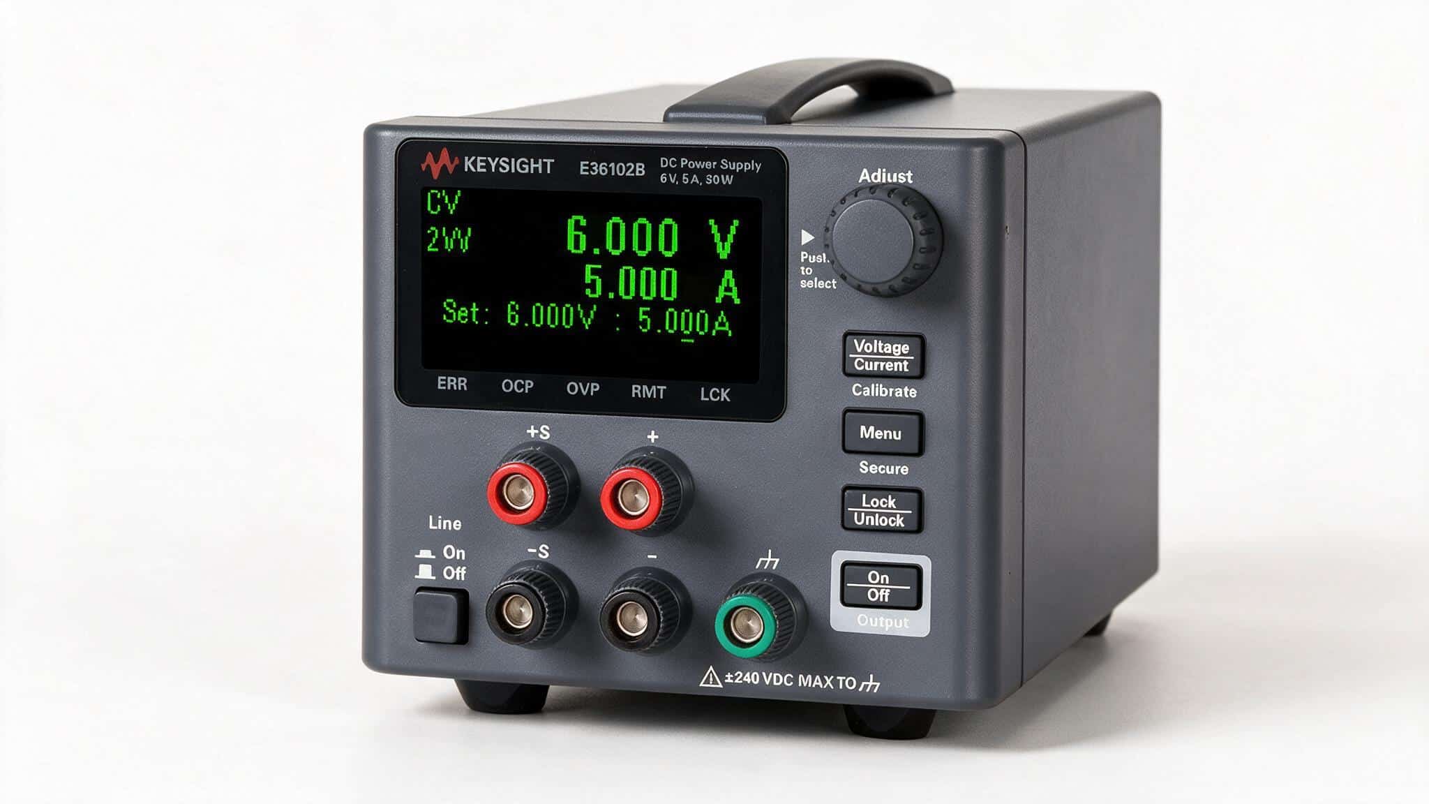 Bộ nguồn DC Keysight E36102B góc nghiêng trên nền trắng studio