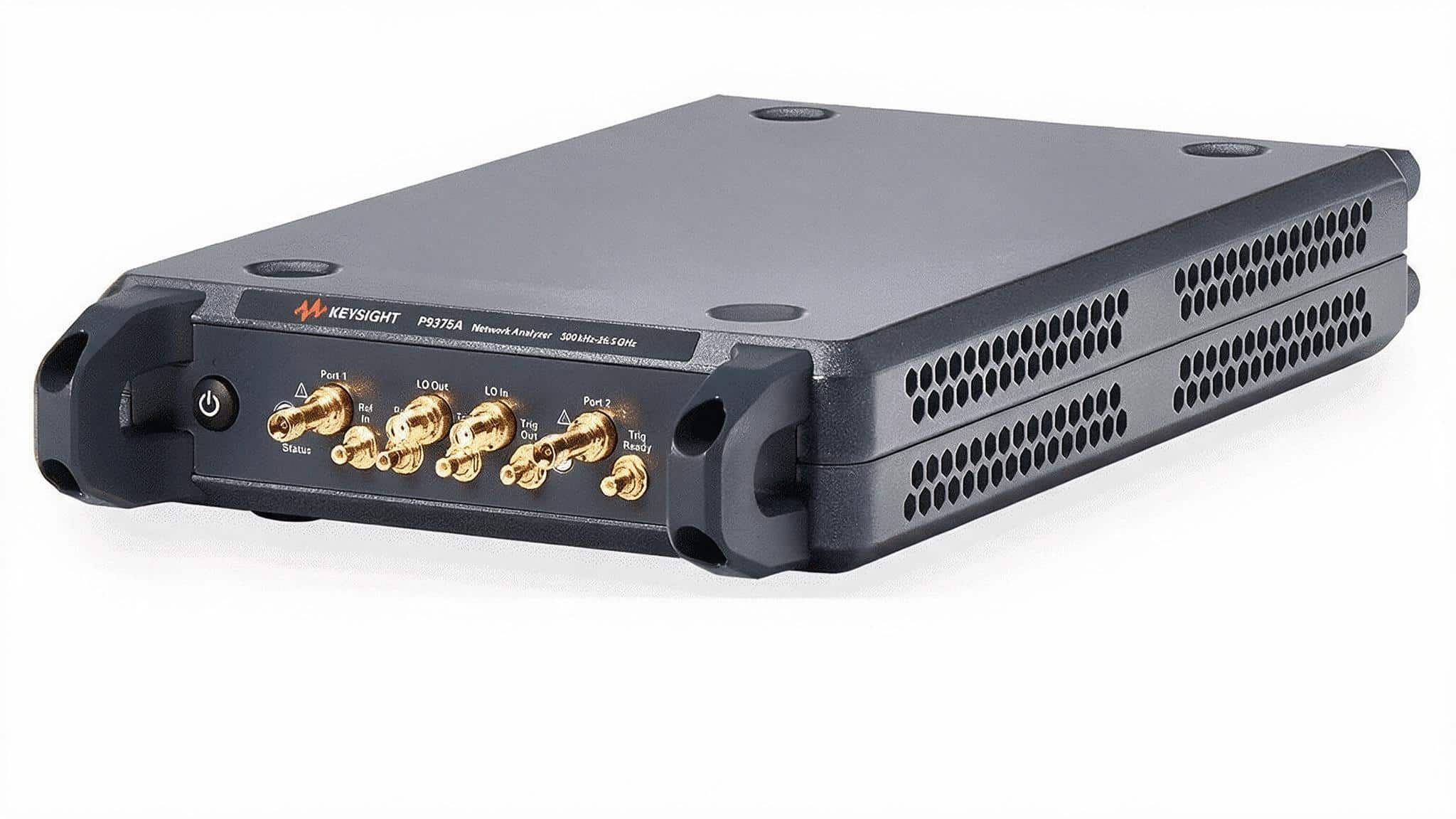 Máy phân tích mạng vector USB Keysight P9375A 300 kHz đến 26,5 GHz studio nền trắng