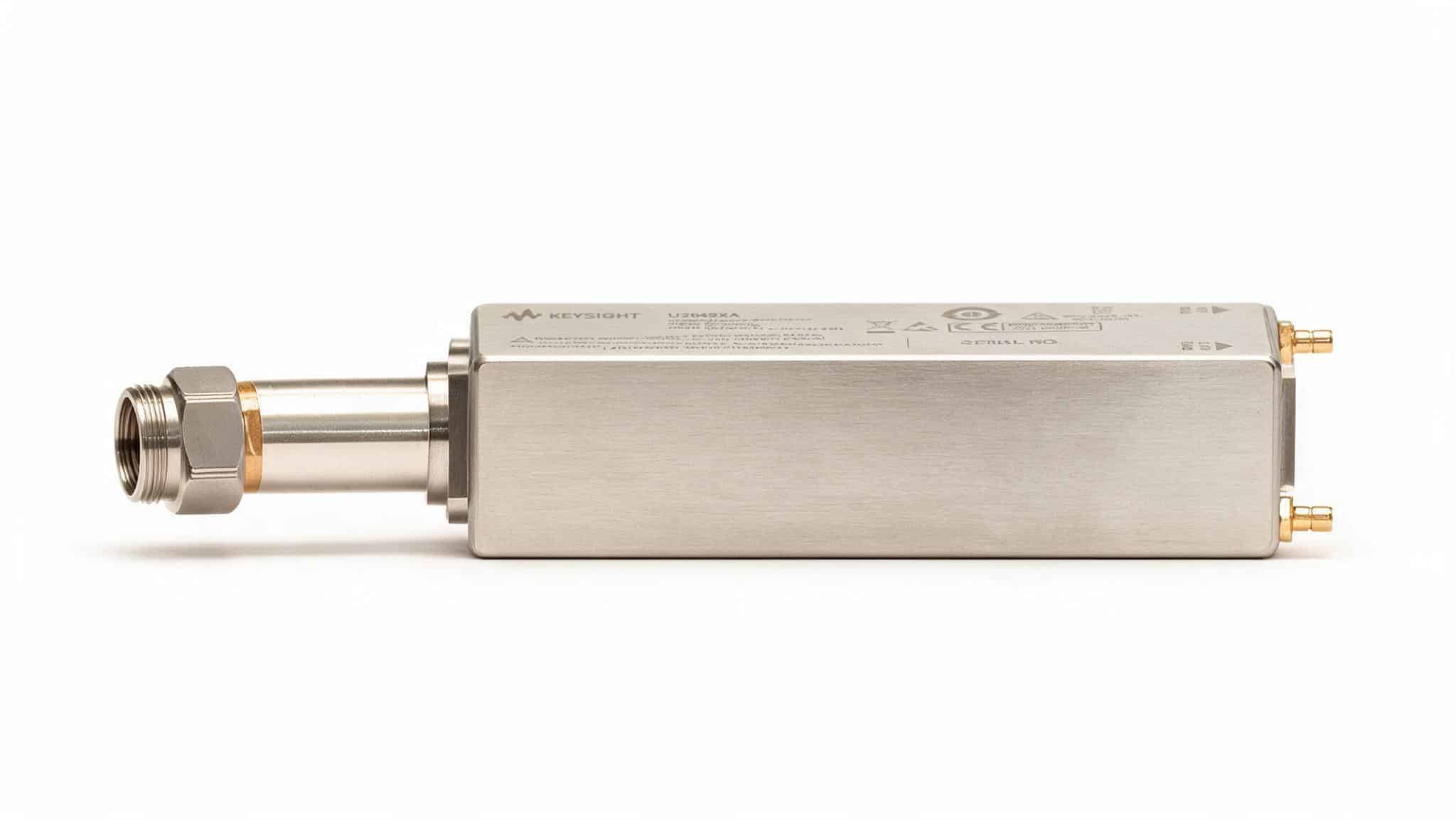 Cảm biến công suất dải động rộng Keysight U2049XA studio nền trắng