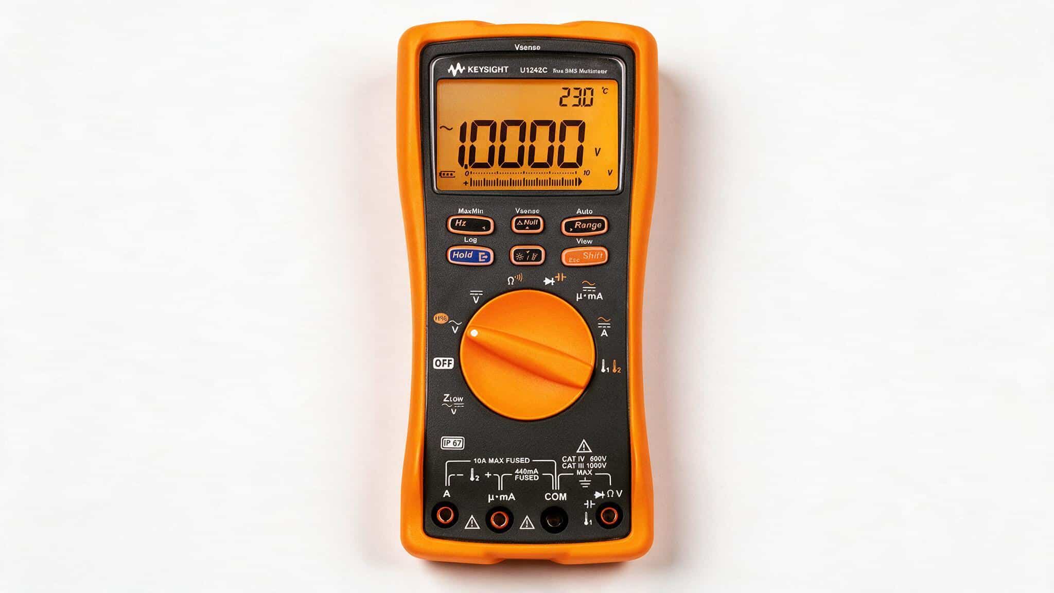 Đồng hồ vạn năng Keysight U1242C nhìn từ trên cao trên nền trắng studio