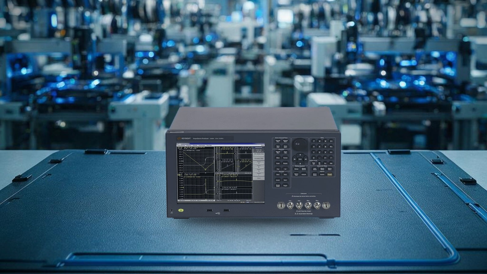 Keysight E4990A tại trạm kiểm tra chất lượng linh kiện trong nhà máy điện tử SMT