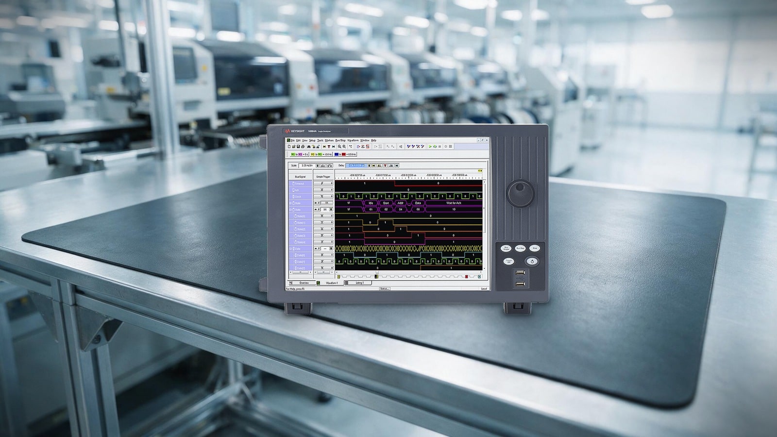 Máy phân tích logic Keysight 16864A đặt trên thảm chống tĩnh điện tại trạm gỡ lỗi trong nhà máy điện tử