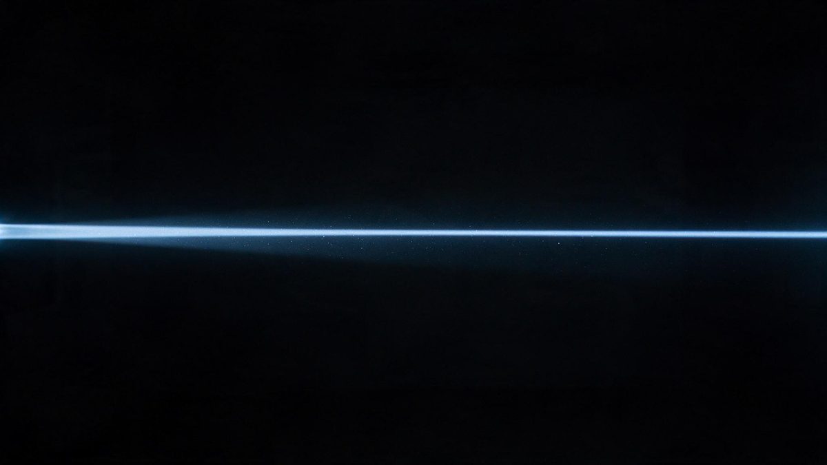 Chùm laser làm hiện rõ hạt tiểu phân lơ lửng trong không khí