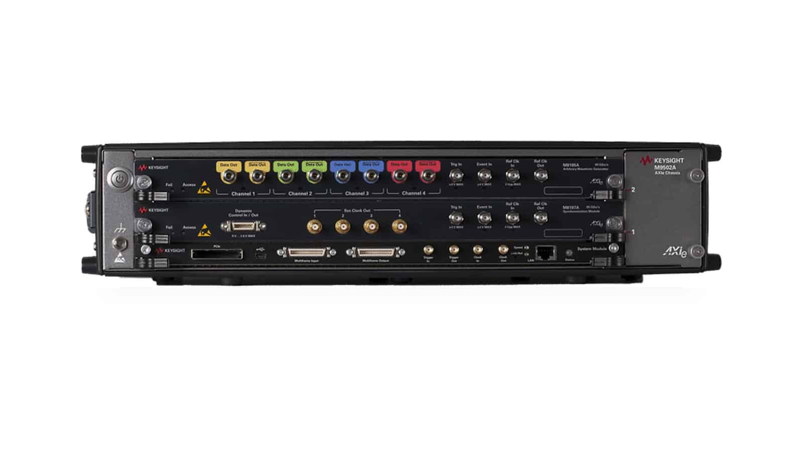 Mô-đun AWG Keysight M8195A với bốn cặp Data Out và mô-đun đồng bộ M8197A có ngõ Sys Clock Out, Ref Clk In/Out trong khung AXIe