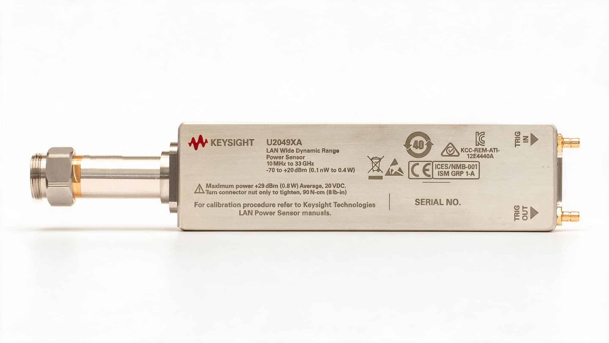 Cảm biến công suất dải động rộng Keysight U2049XA chính diện ảnh studio nền trắng