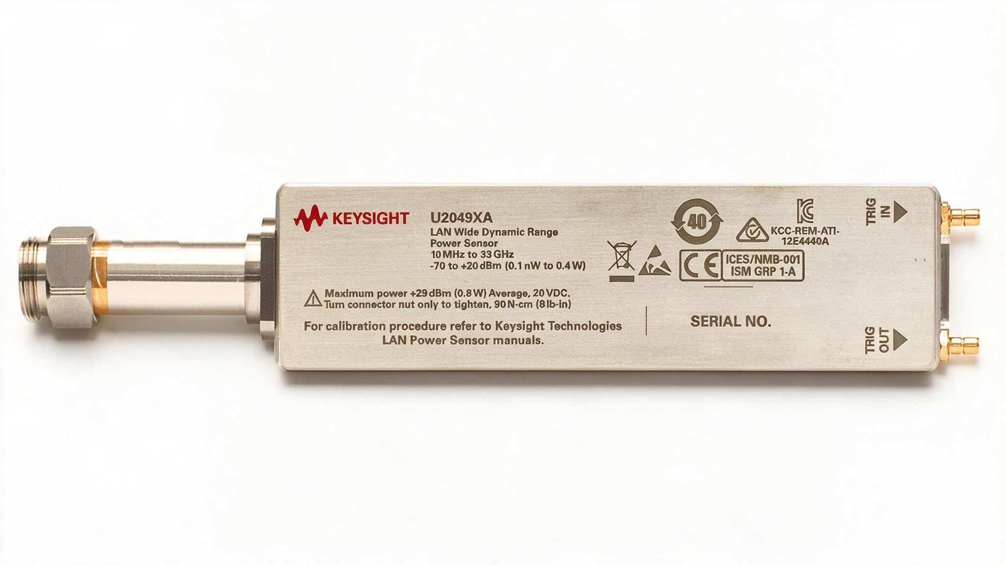 Keysight U2049XA đầu nối 3.5 mm và cổng TRIG IN TRIG OUT nhìn từ trên cao ảnh studio