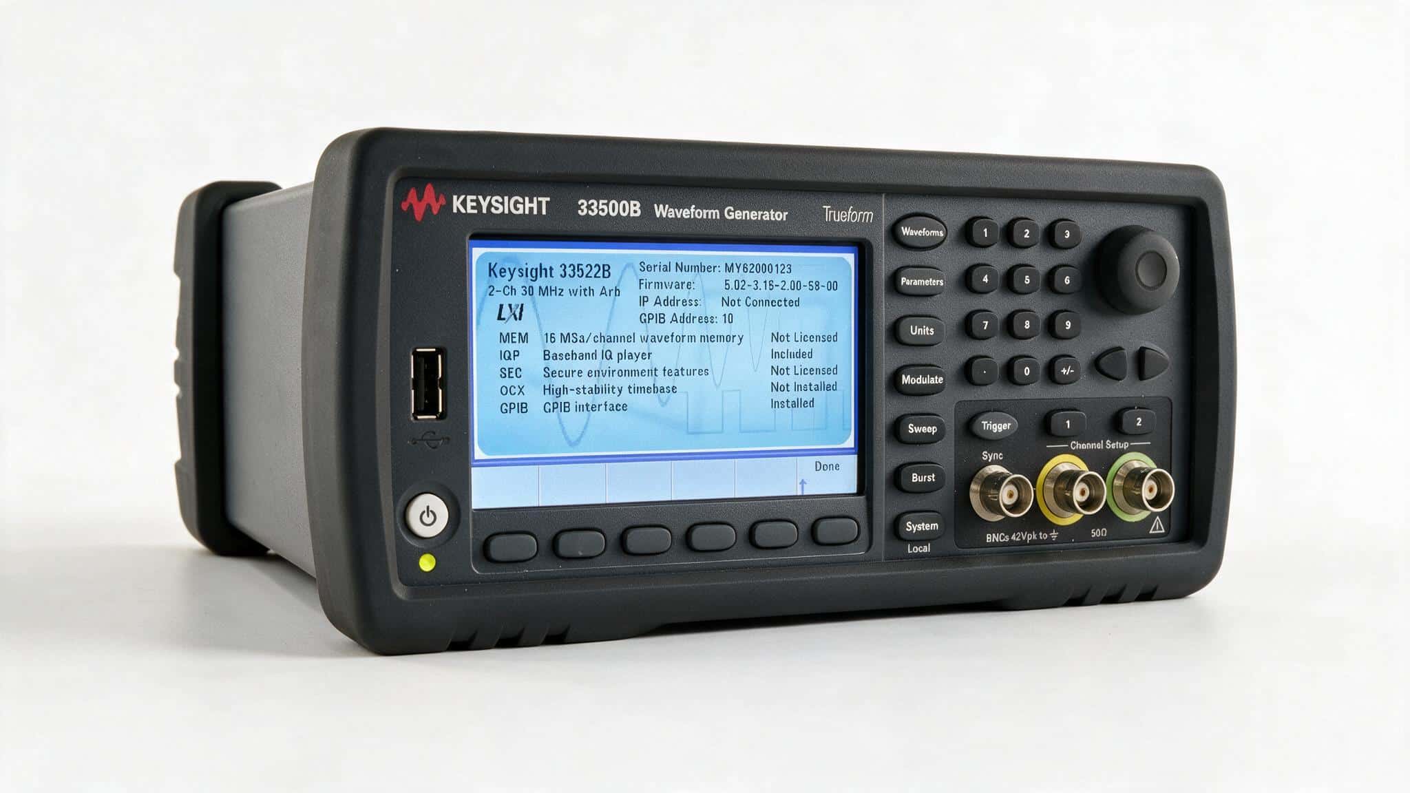 Máy phát hàm Trueform Keysight 33500B góc nghiêng ba phần tư ảnh studio nền trắng