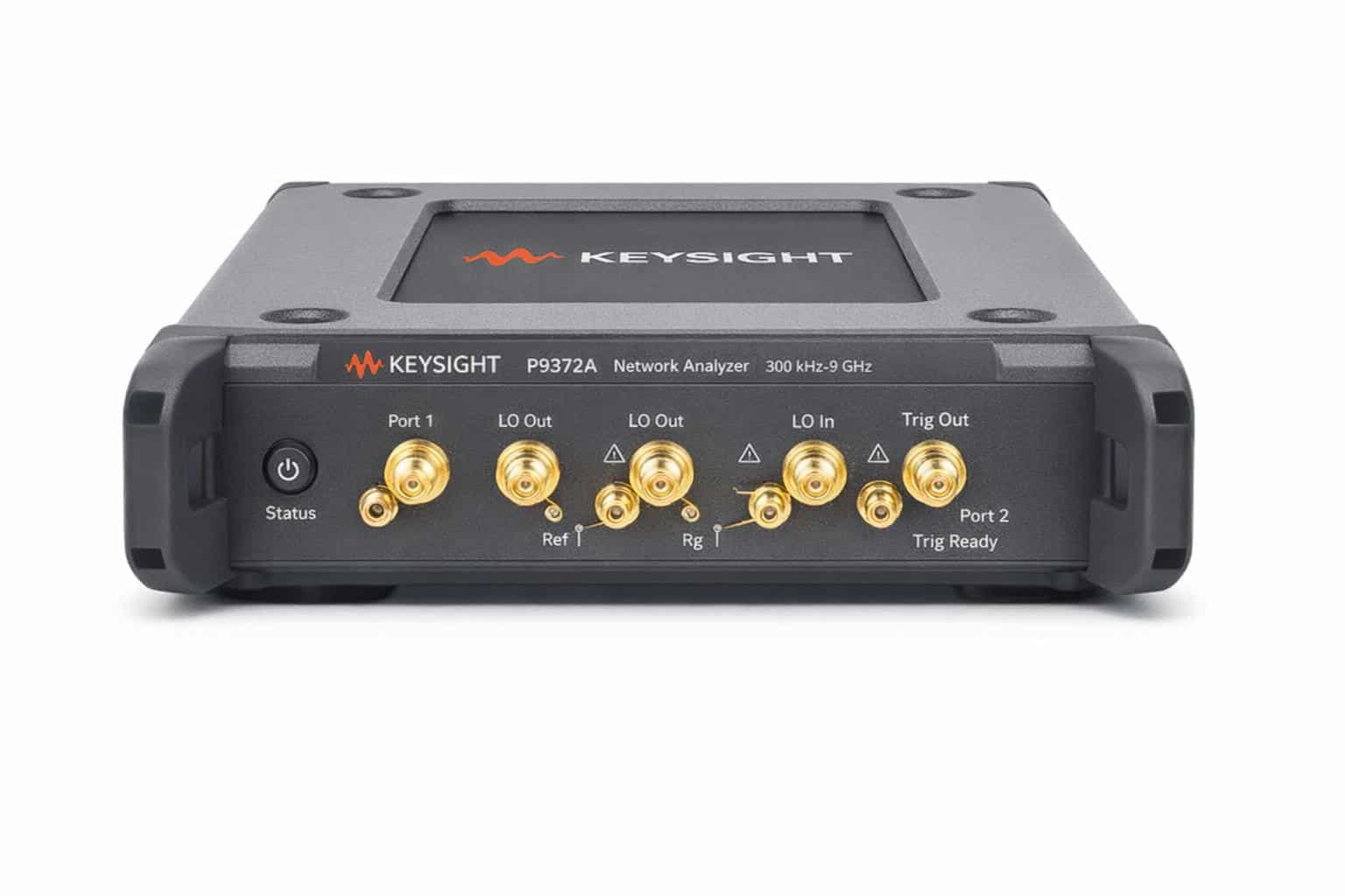 Máy phân tích mạng vector USB Keysight P9372A 300 kHz đến 9 GHz chính diện ảnh studio nền trắng