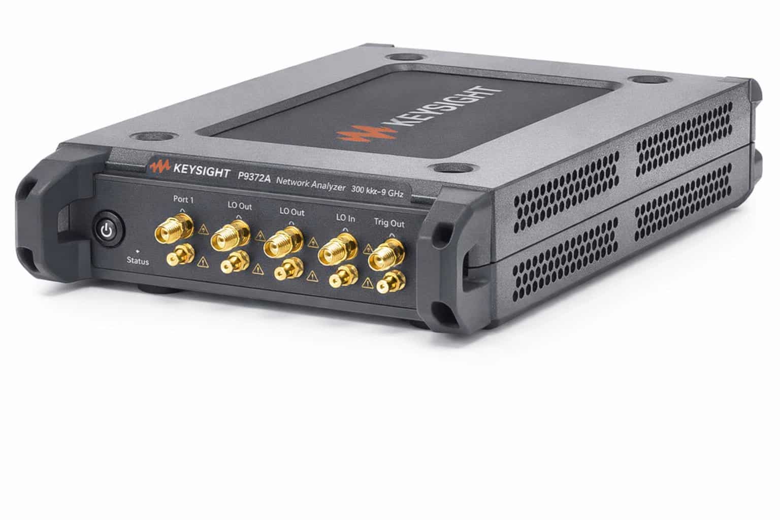 Mặt trước máy phân tích mạng vector USB Keysight P9372A với cổng Port 1 Port 2 nhìn từ trên cao ảnh studio nền trắng