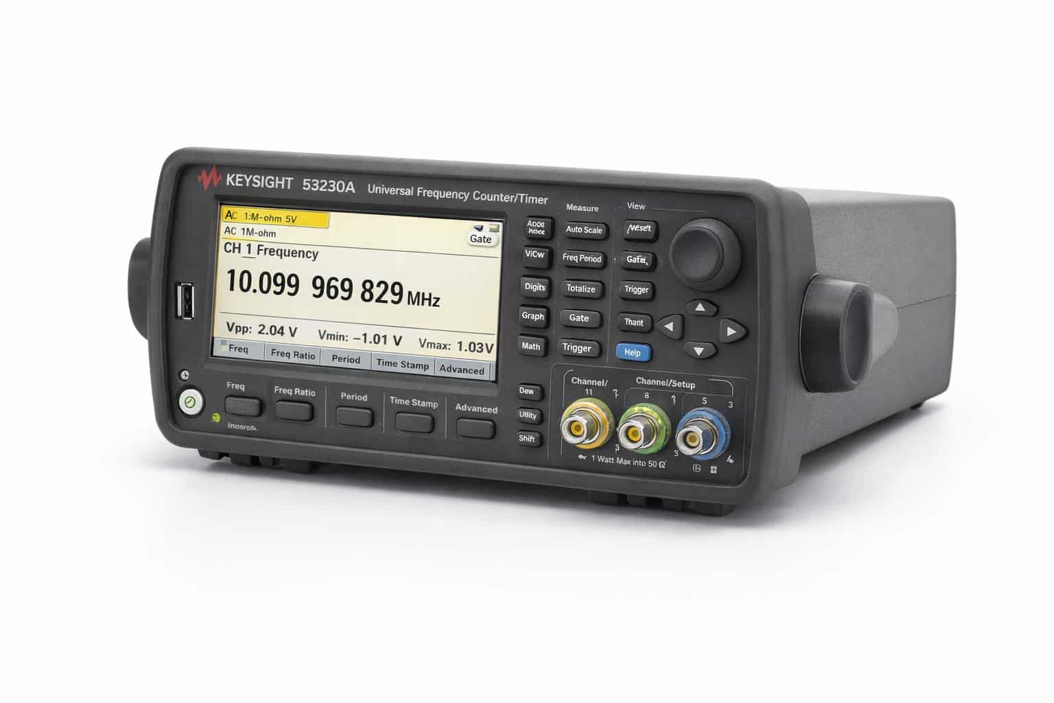 Máy đếm tần số Keysight 53230A 350 MHz góc nghiêng với ba cổng BNC kênh vào ảnh studio nền trắng