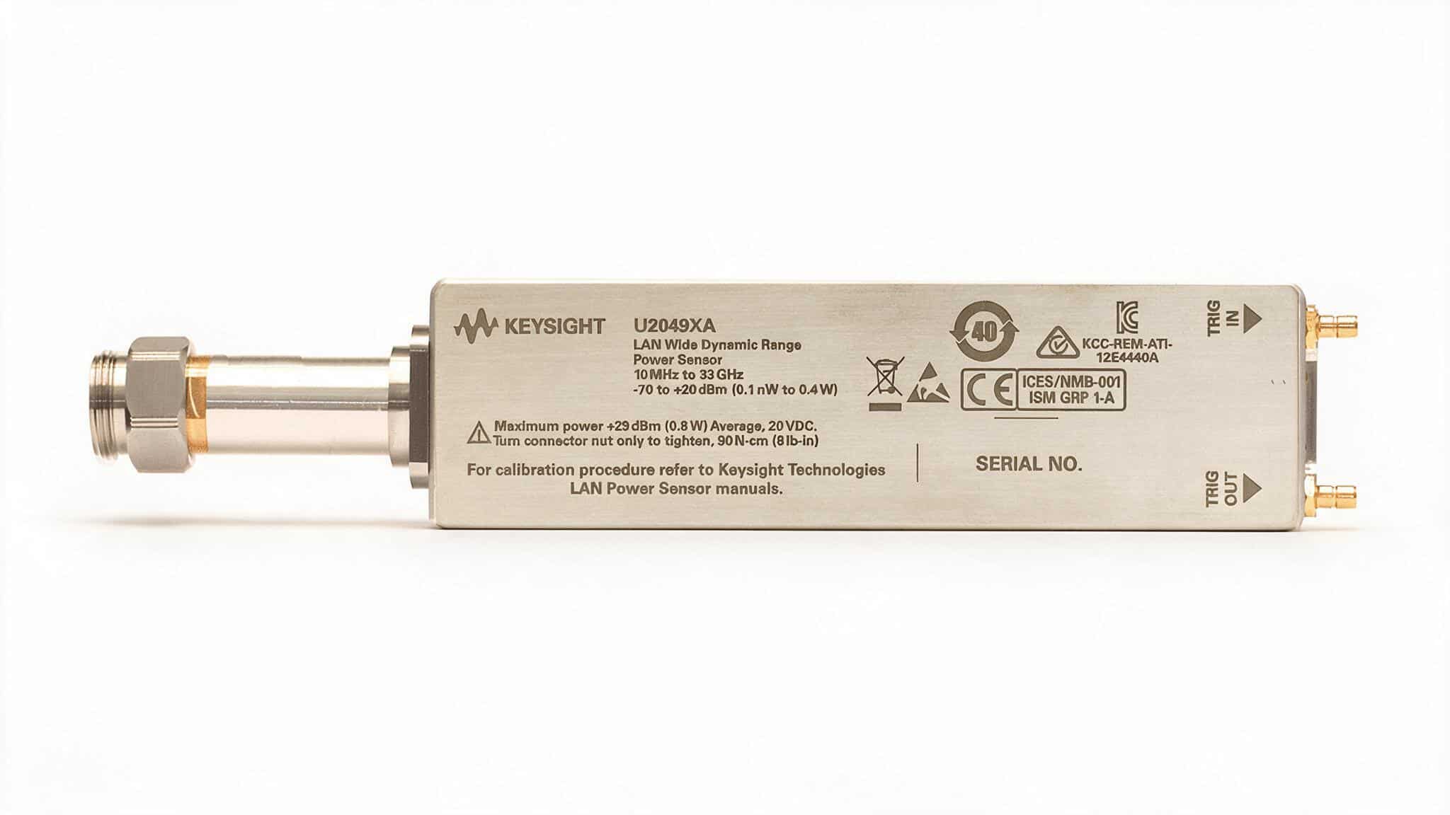 Cảm biến công suất RF dải động rộng Keysight U2049XA 10 MHz đến 33 GHz kết nối LAN chính diện ảnh studio nền trắng