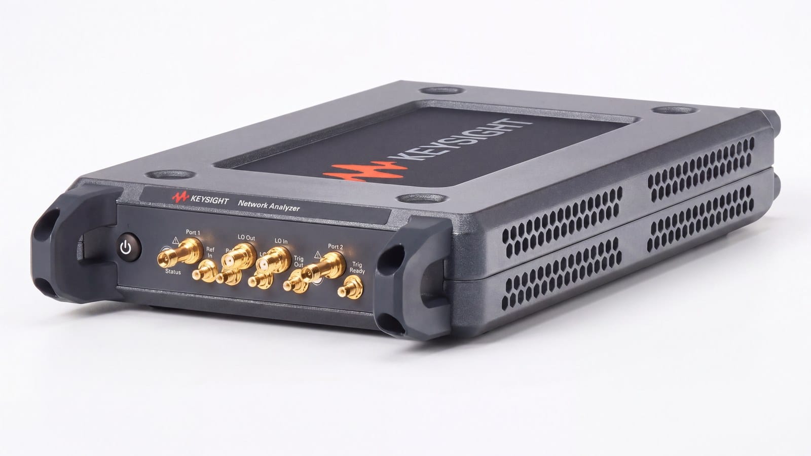 Máy phân tích mạng vector USB Keysight P9375A hai cổng góc nghiêng ảnh studio nền trắng