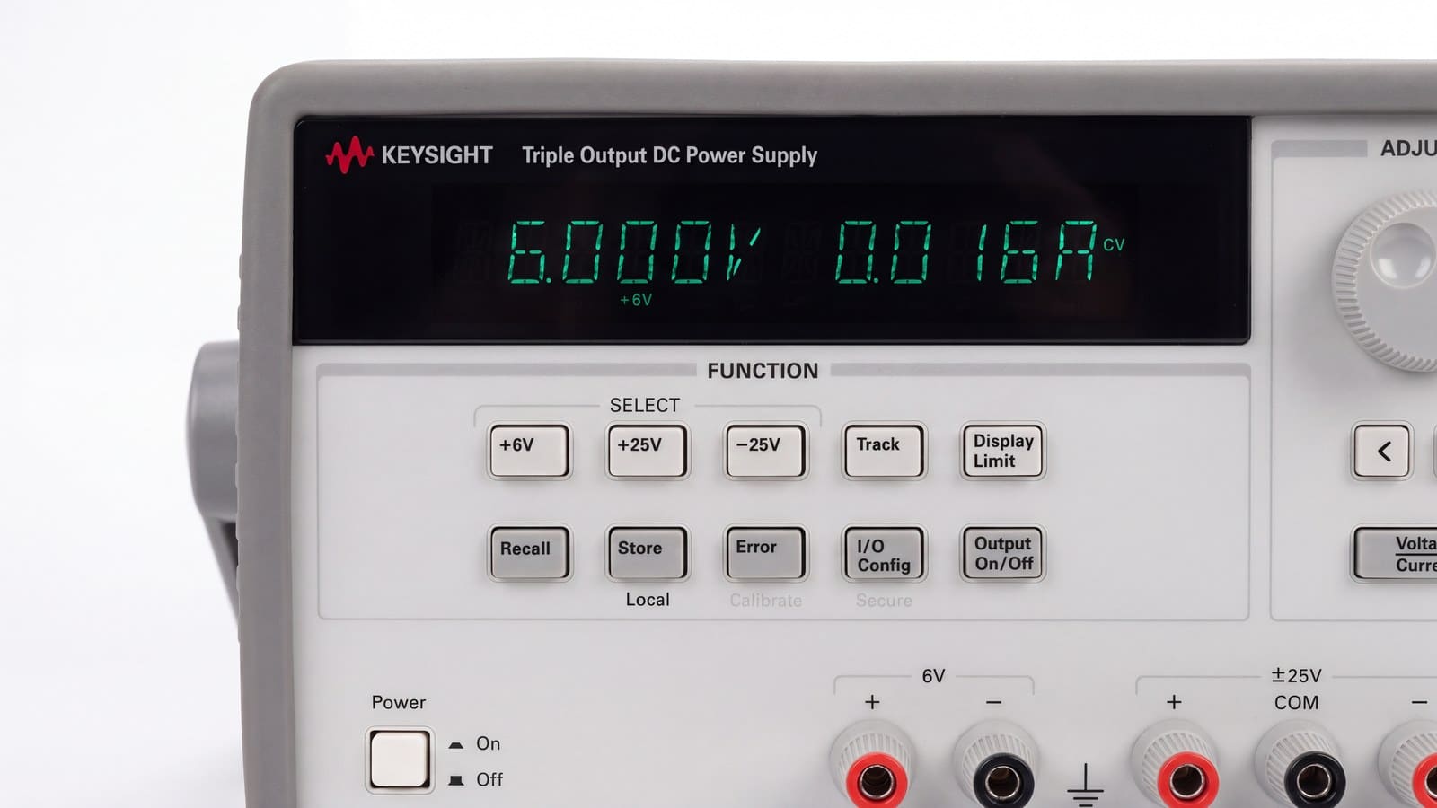 Cận cảnh màn hình bộ nguồn DC Keysight E3631A hiển thị 6.000V và 0.016A cùng cụm phím FUNCTION ảnh studio nền trắng