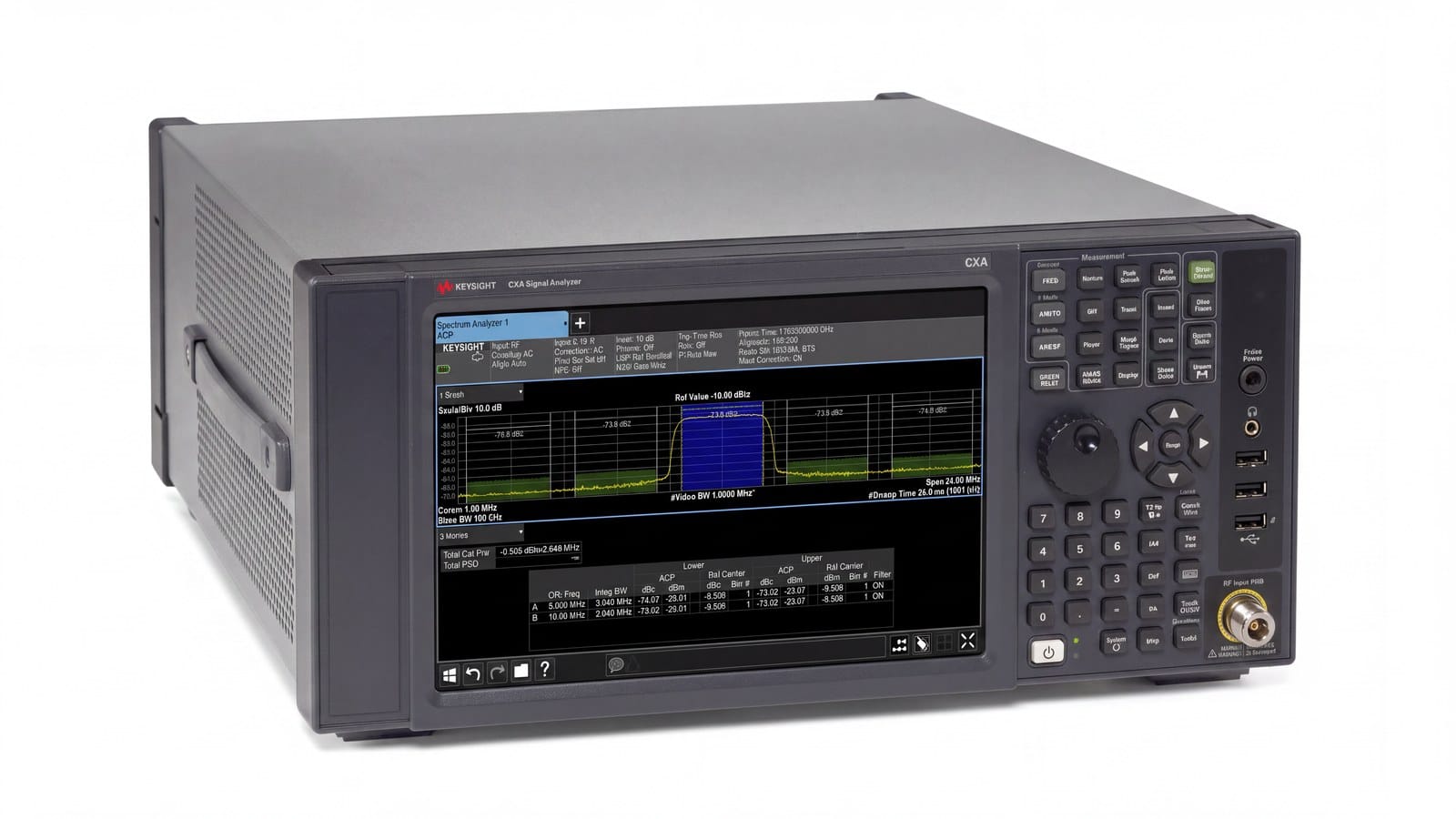 Máy phân tích tín hiệu CXA Keysight N9000B góc nghiêng ba phần tư với màn hình cảm ứng đa điểm ảnh studio nền trắng