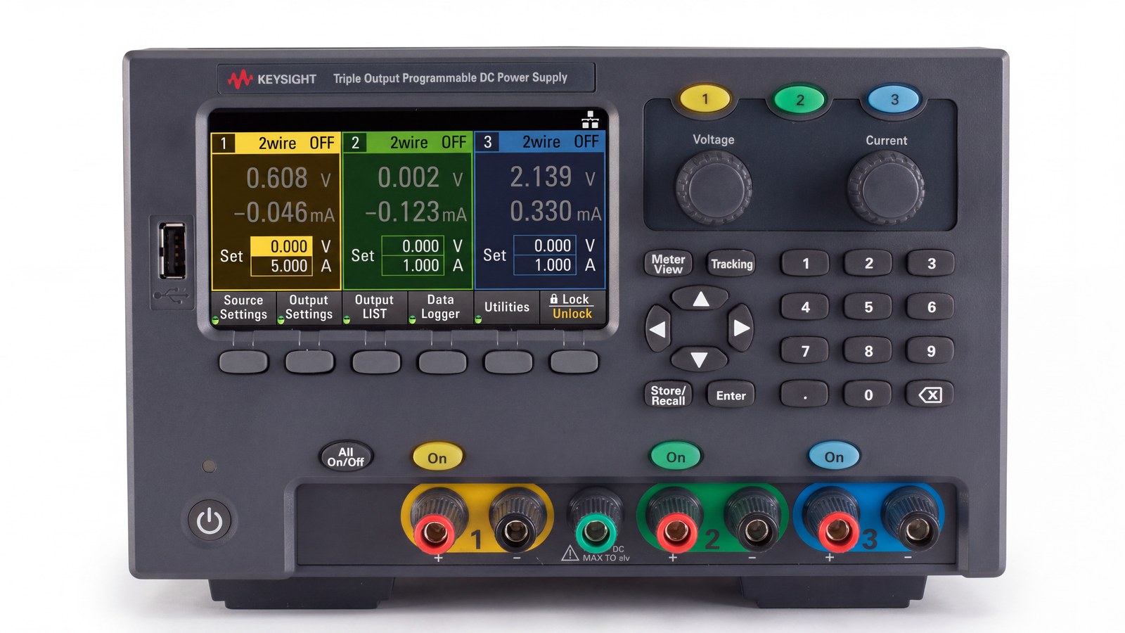 Cận cảnh mặt trước bộ nguồn DC 3 ngõ ra Keysight E36312A với màn hình ba khung kênh và cọc đấu mã màu ảnh studio nền trắng