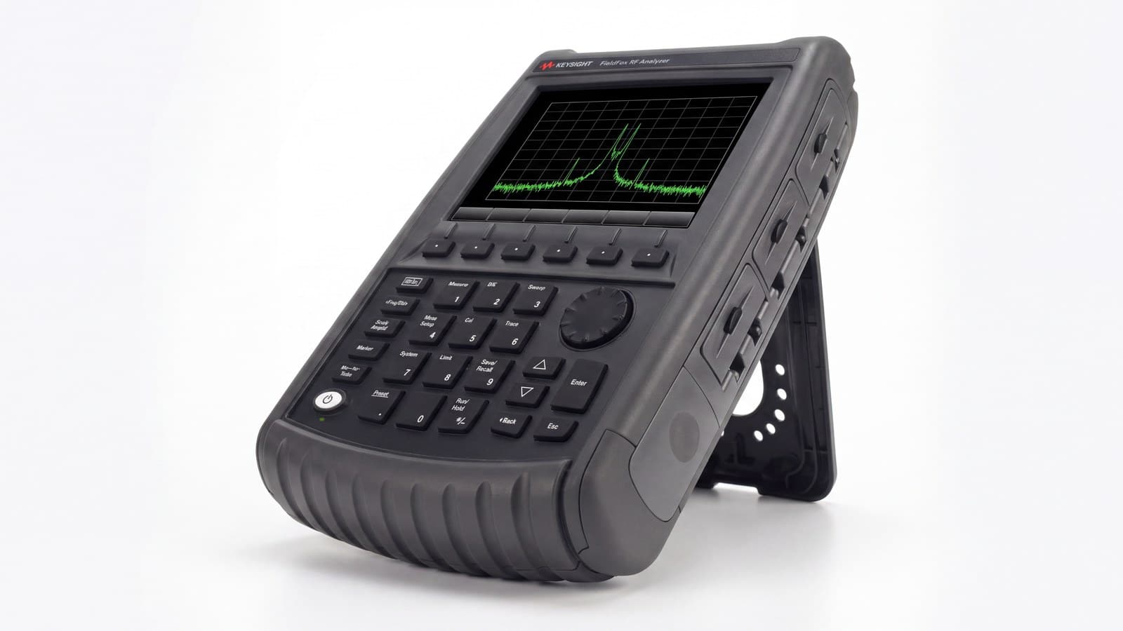 Máy phân tích RF cầm tay FieldFox Keysight N9913A góc nghiêng ba phần tư ảnh studio nền trắng