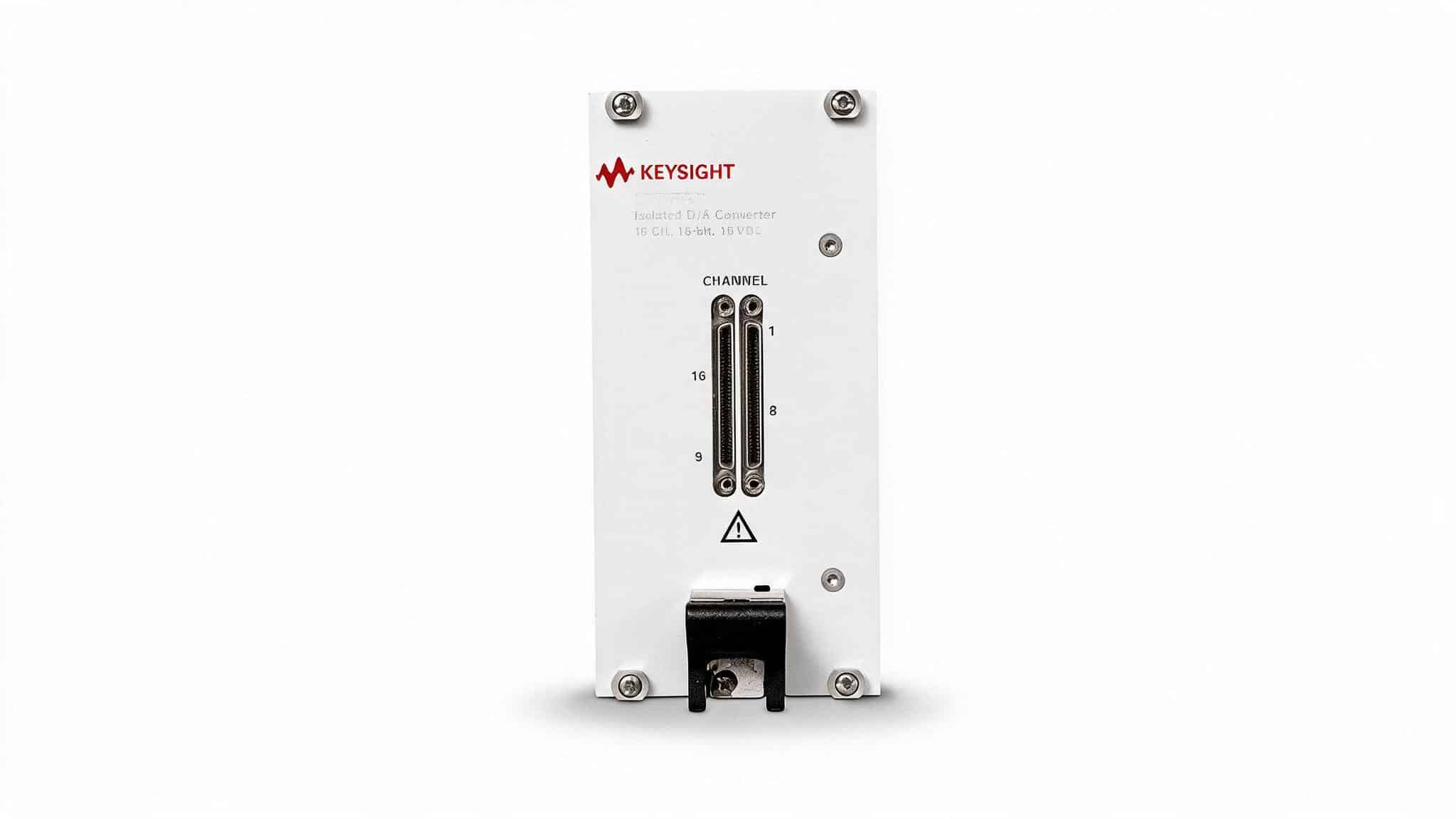 Bộ chuyển đổi D/A PXI Keysight M9185A (8/16 kênh, cách ly) — ảnh studio
