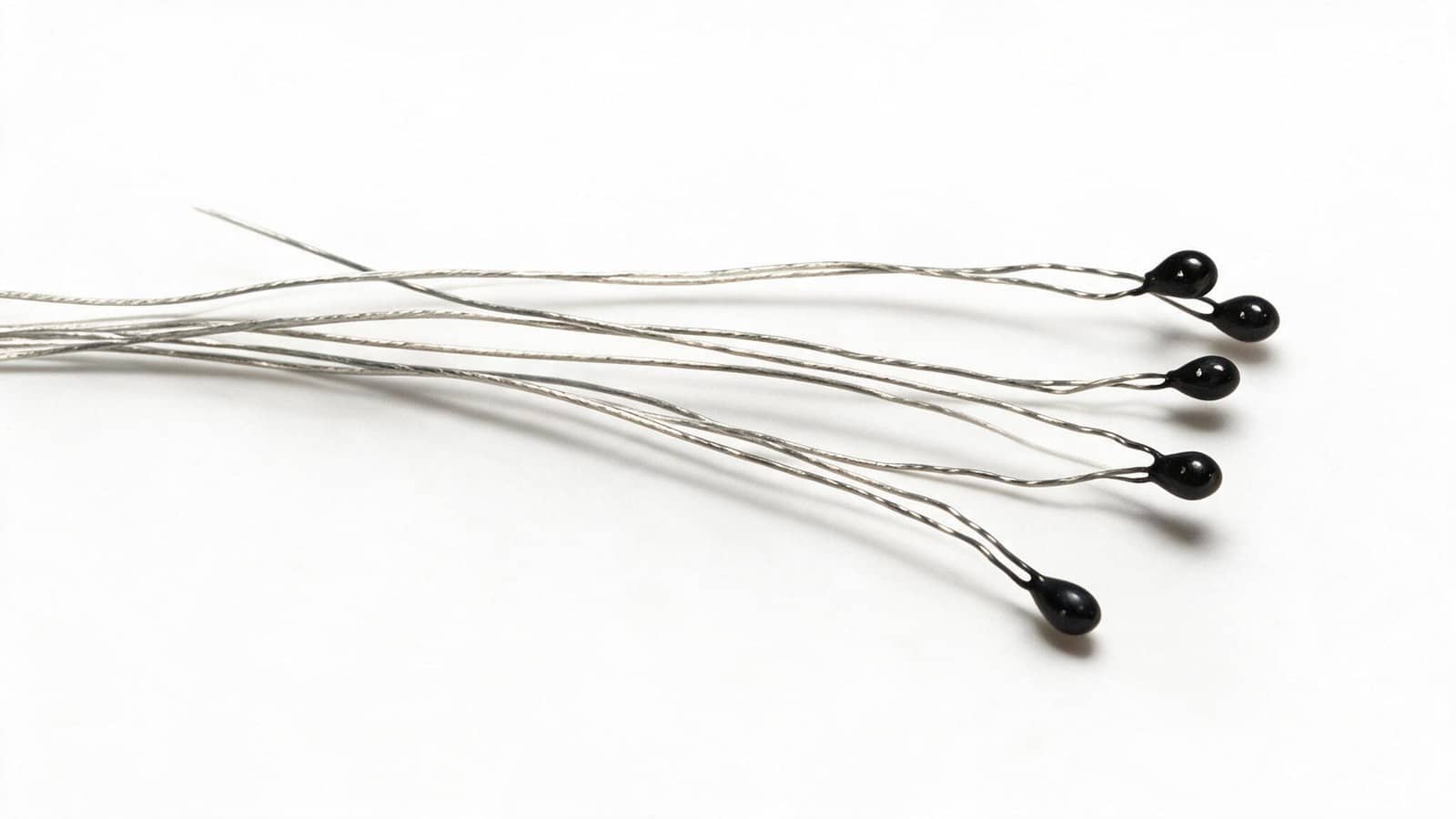 Bộ đầu đo nhiệt thermistor Keysight 34308A (5 chiếc, 10 kΩ, 0–75°C) — ảnh studio
