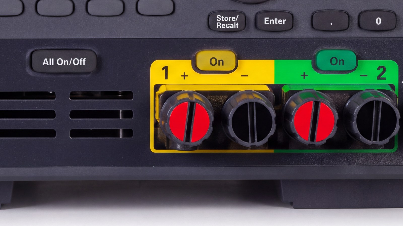 Cọc đấu đầu ra hai kênh của bộ nguồn DC Keysight E36233A dùng cho remote sense 4 dây