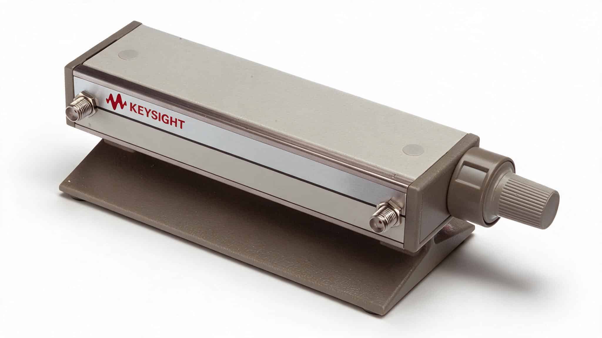 Keysight 8496B — Bộ suy hao bước (step attenuator) — ảnh studio