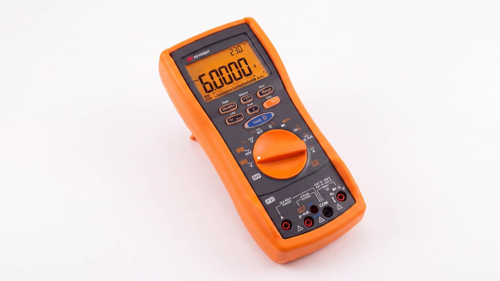 Đồng hồ vạn năng Keysight U1282A góc nghiêng cho thấy độ dày thân máy và vỏ cao su bảo vệ