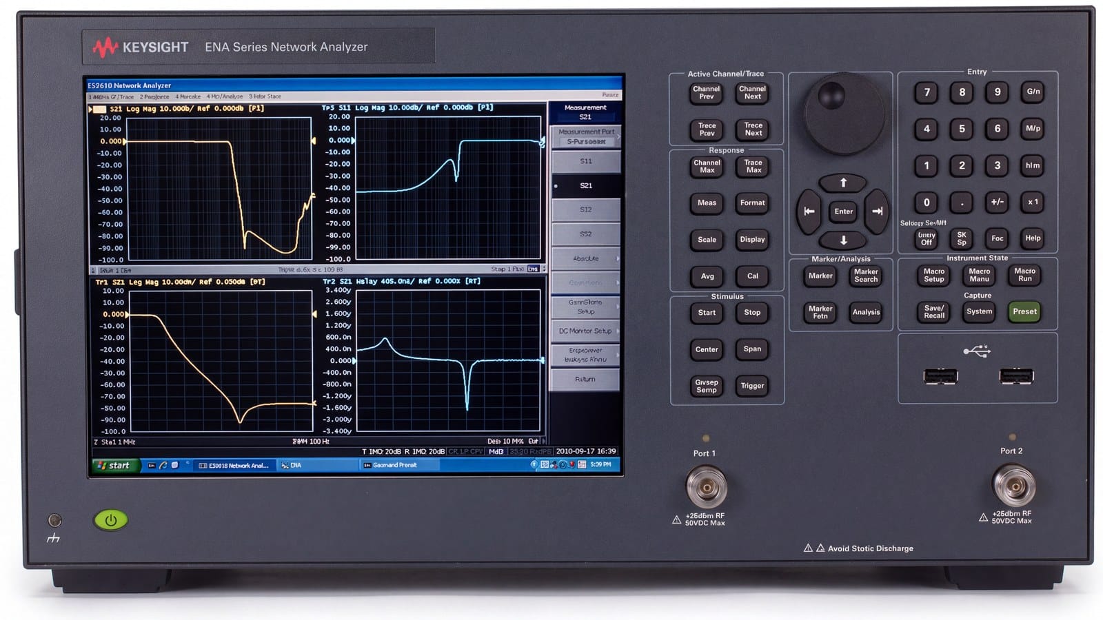 Mặt trước Keysight E5063A hiển thị hai cửa sổ tham số S và hai cổng đo 50 Ω