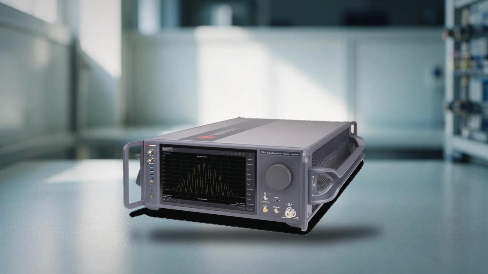 Máy phân tích tín hiệu XA6 Keysight SA6320A góc nghiêng trong phòng lab RF, băng thông phân tích 8 GHz