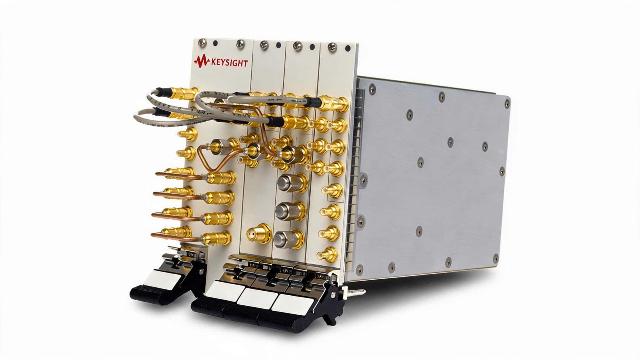 may-phat-tin-hieu-vector-pxie-keysight-m9381a-studio Máy phát tín hiệu vector PXIe Keysight M9381A — ảnh studio