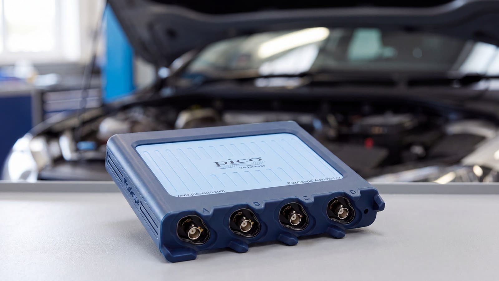 Phụ kiện chẩn đoán ô tô Pico cùng máy hiện sóng PicoScope 4425A tại xưởng dịch vụ