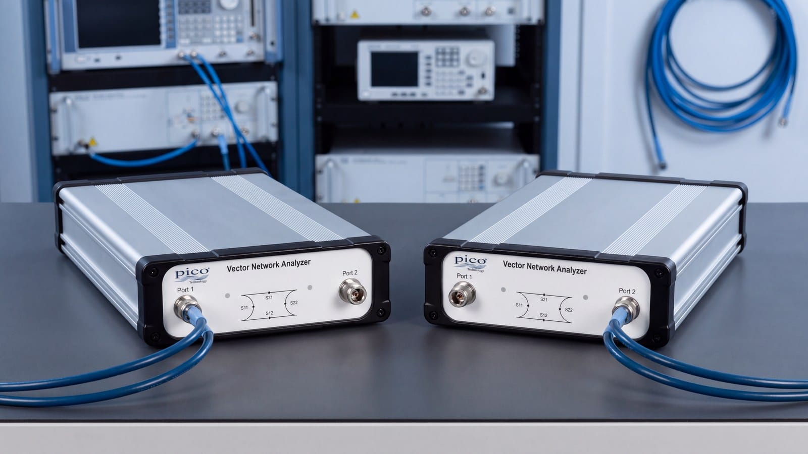 So sánh PICO VNA106 và PICO VNA108 — hai máy phân tích mạng vector trên bàn đo RF