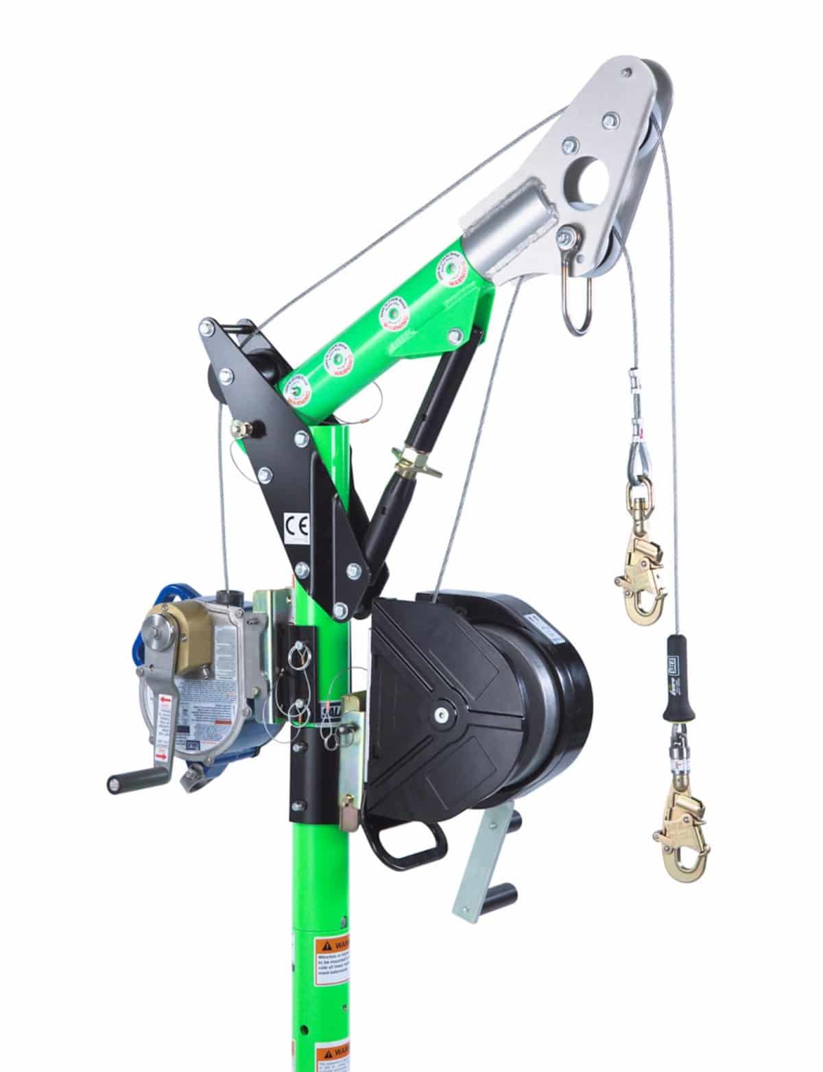 Tời 3M 8518560 và dây cứu sinh tự co cùng lắp trên cột davit hai đường dây