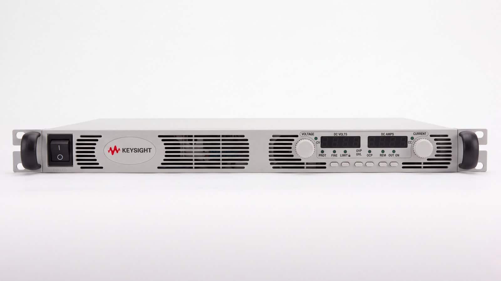 Mặt trước bộ nguồn DC Keysight N5743A với núm chỉnh và hiển thị điện áp, dòng