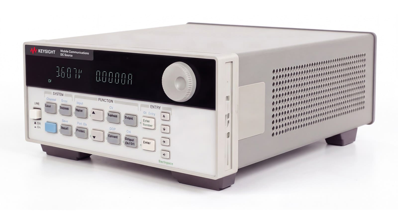 Bộ nguồn DC Keysight 66311B góc 3/4 trên nền studio trắng