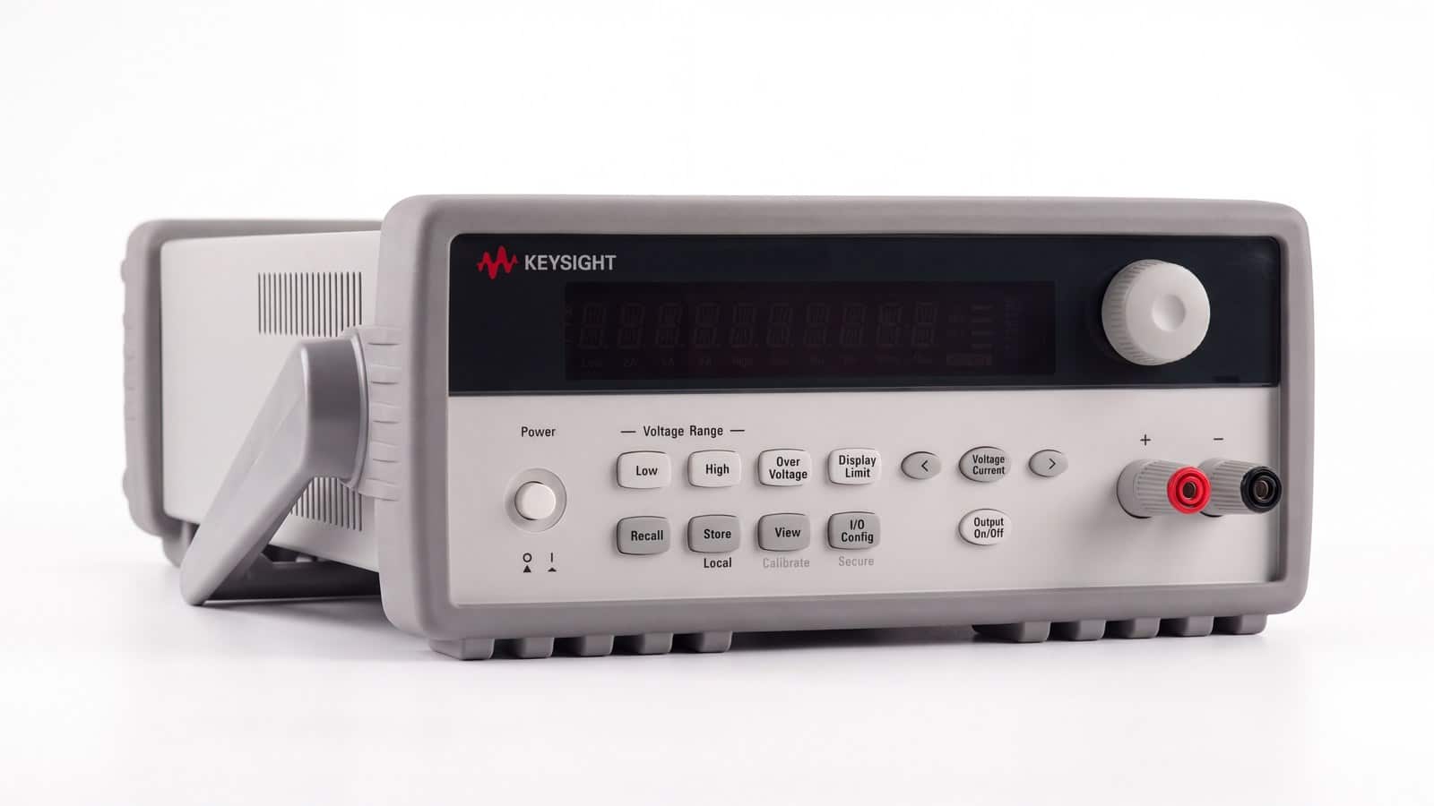 bộ nguồn DC Keysight E3642A chụp studio nền trắng góc 3/4
