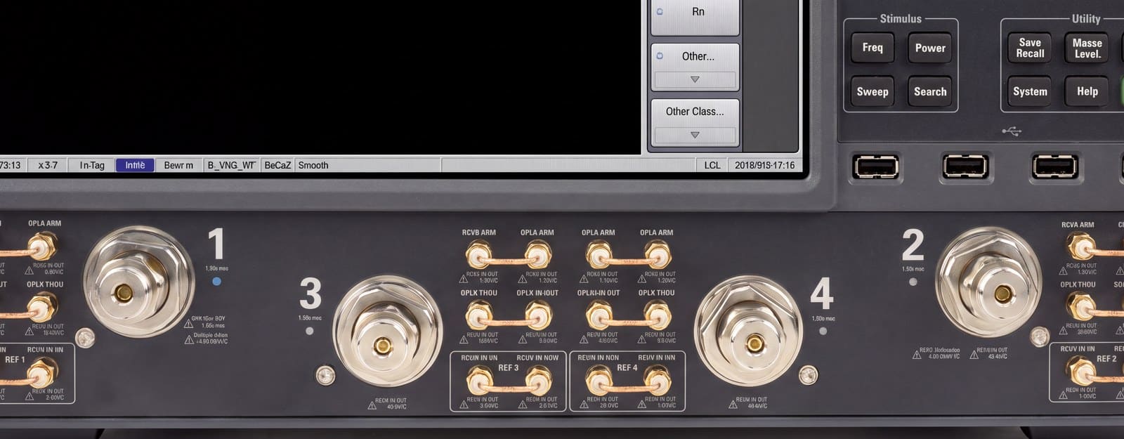 cổng đo và vòng nối mặt trước máy phân tích mạng Keysight N5242B dùng khi đo cách ly cổng bộ trộn