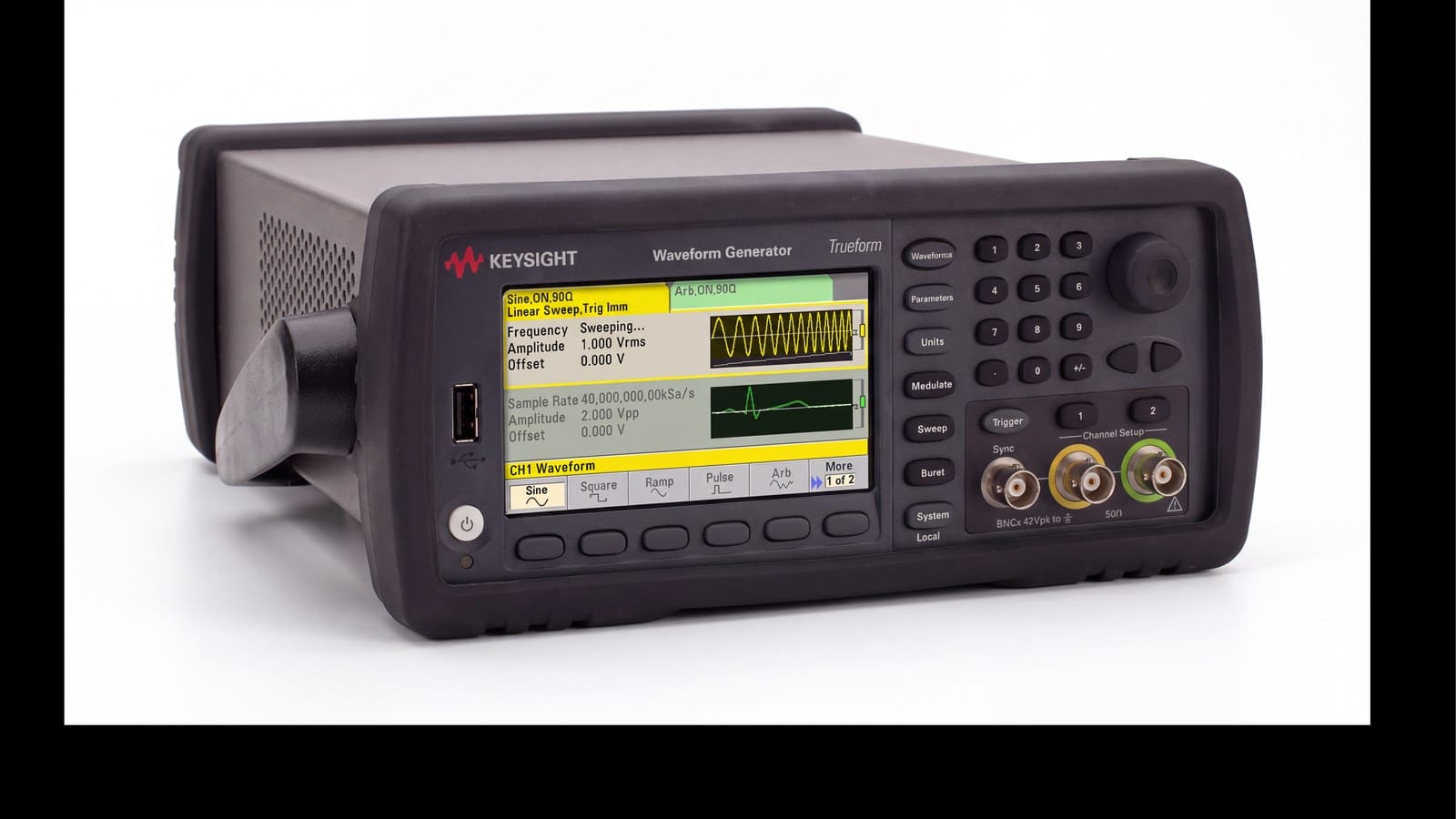 Máy phát sóng hàm Keysight Trueform 33510B nhìn phối cảnh, thấy rõ thân máy và đệm bảo vệ