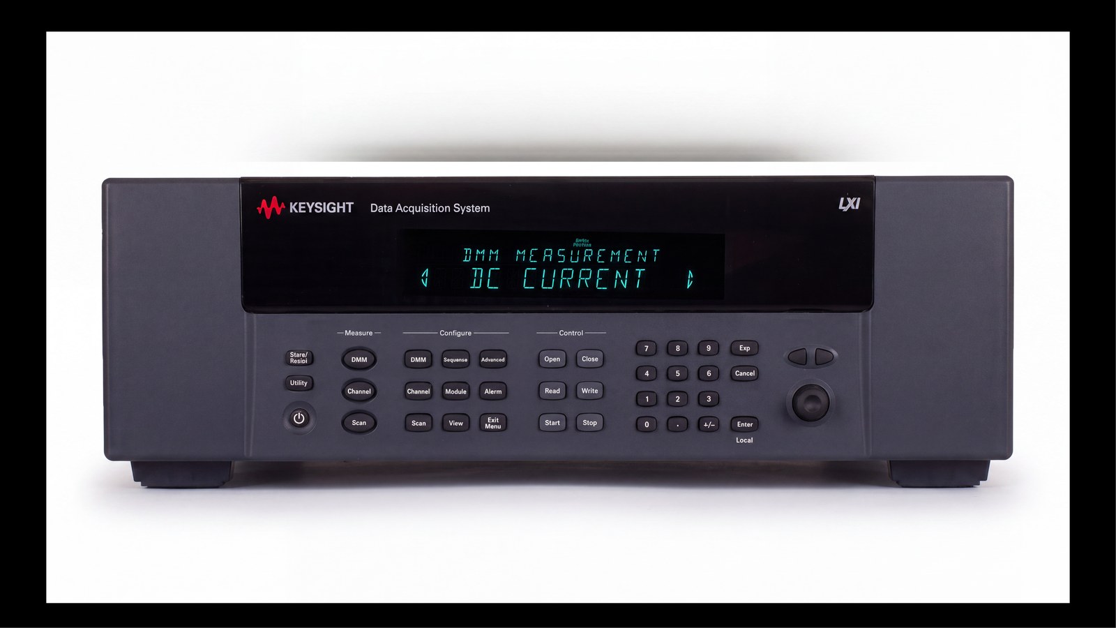 Mặt trước Keysight 34980A với màn hình huỳnh quang và bàn phím điều khiển