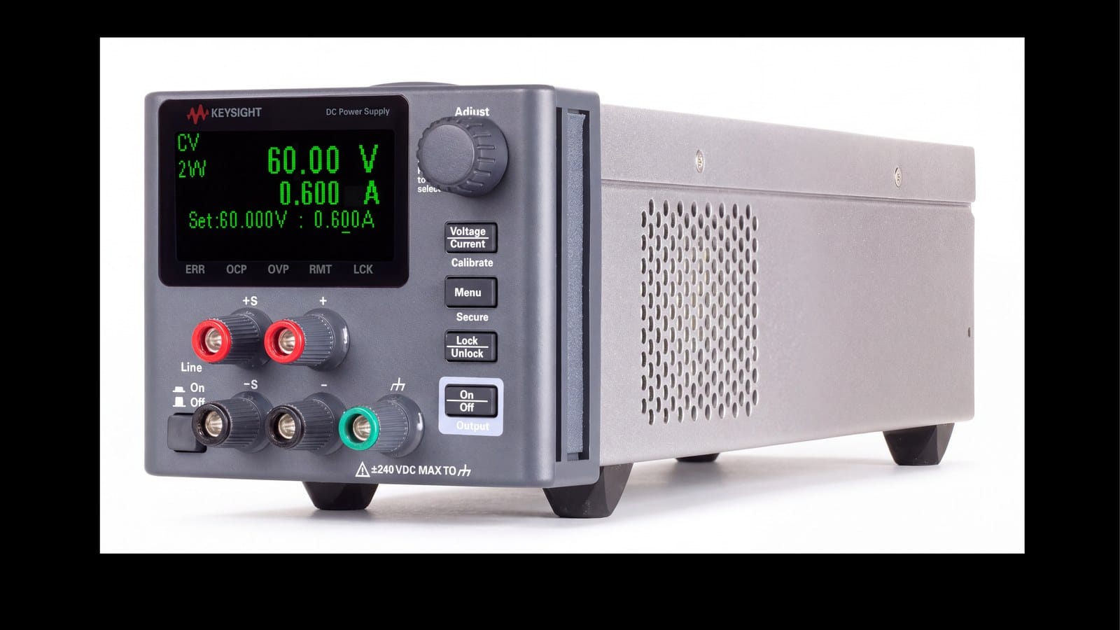 Keysight E36105B — bộ nguồn DC Keysight chụp góc 3/4 trên nền trắng studio