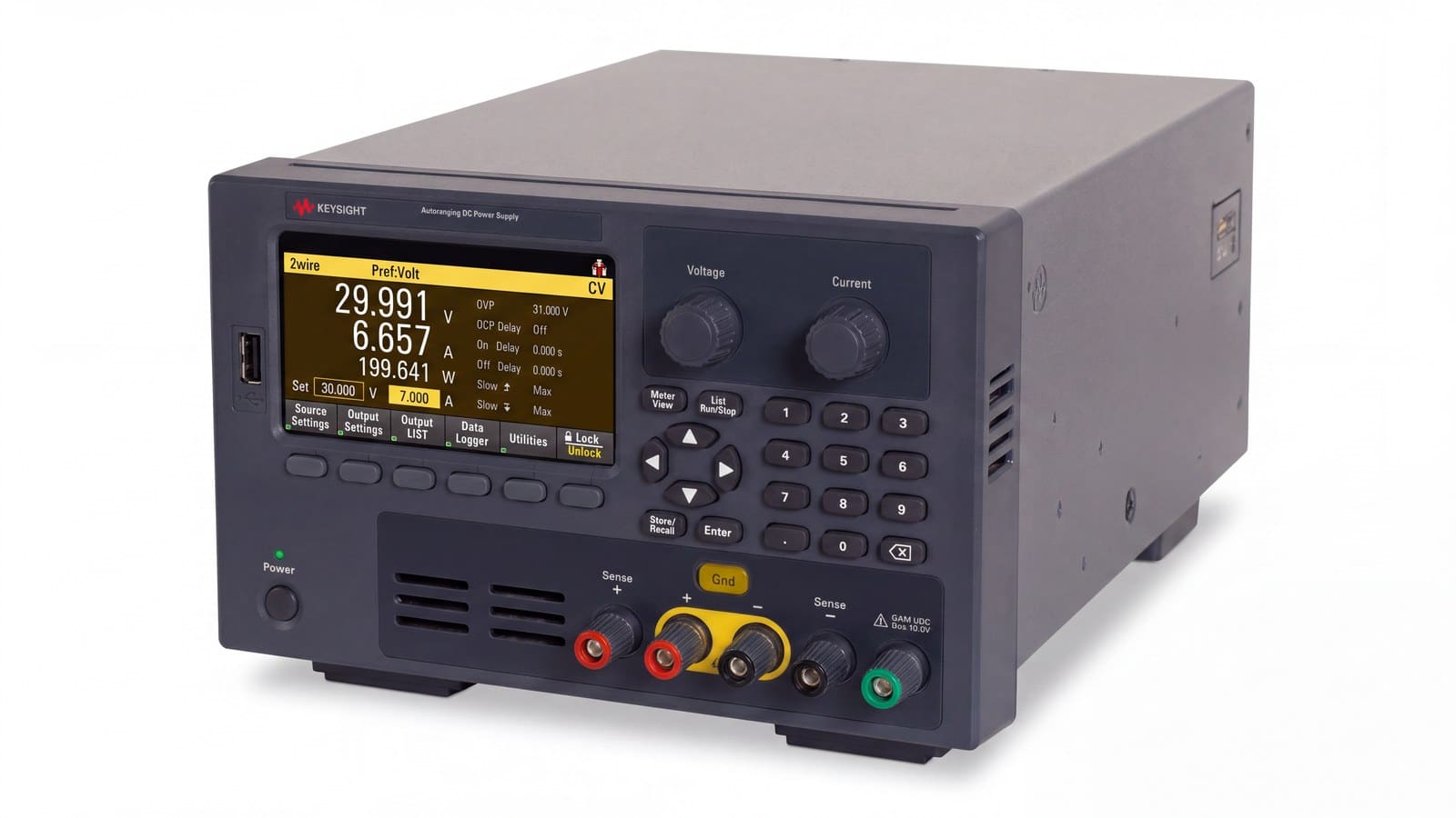 Bộ nguồn dc Keysight E36231A chụp góc 3/4 trên nền studio trắng