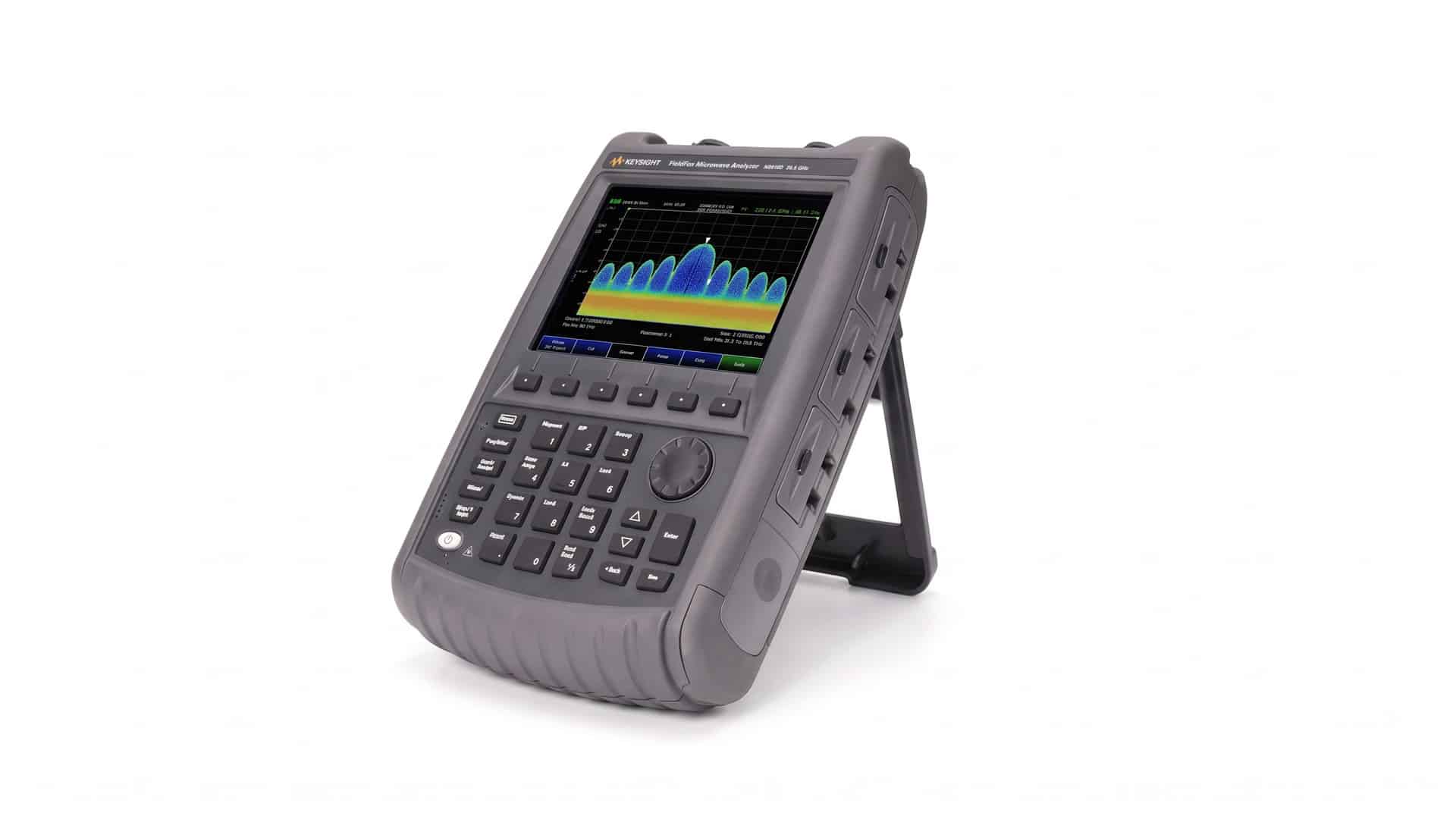 Máy phân tích cầm tay Keysight FieldFox-D N9918D studio nền trắng