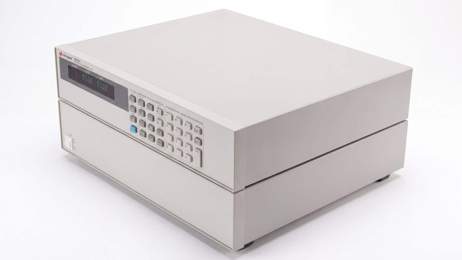Thiết bị tải điện tử DC Keysight N3300A trong tủ rack thử bộ nguồn nhiều ngõ ra