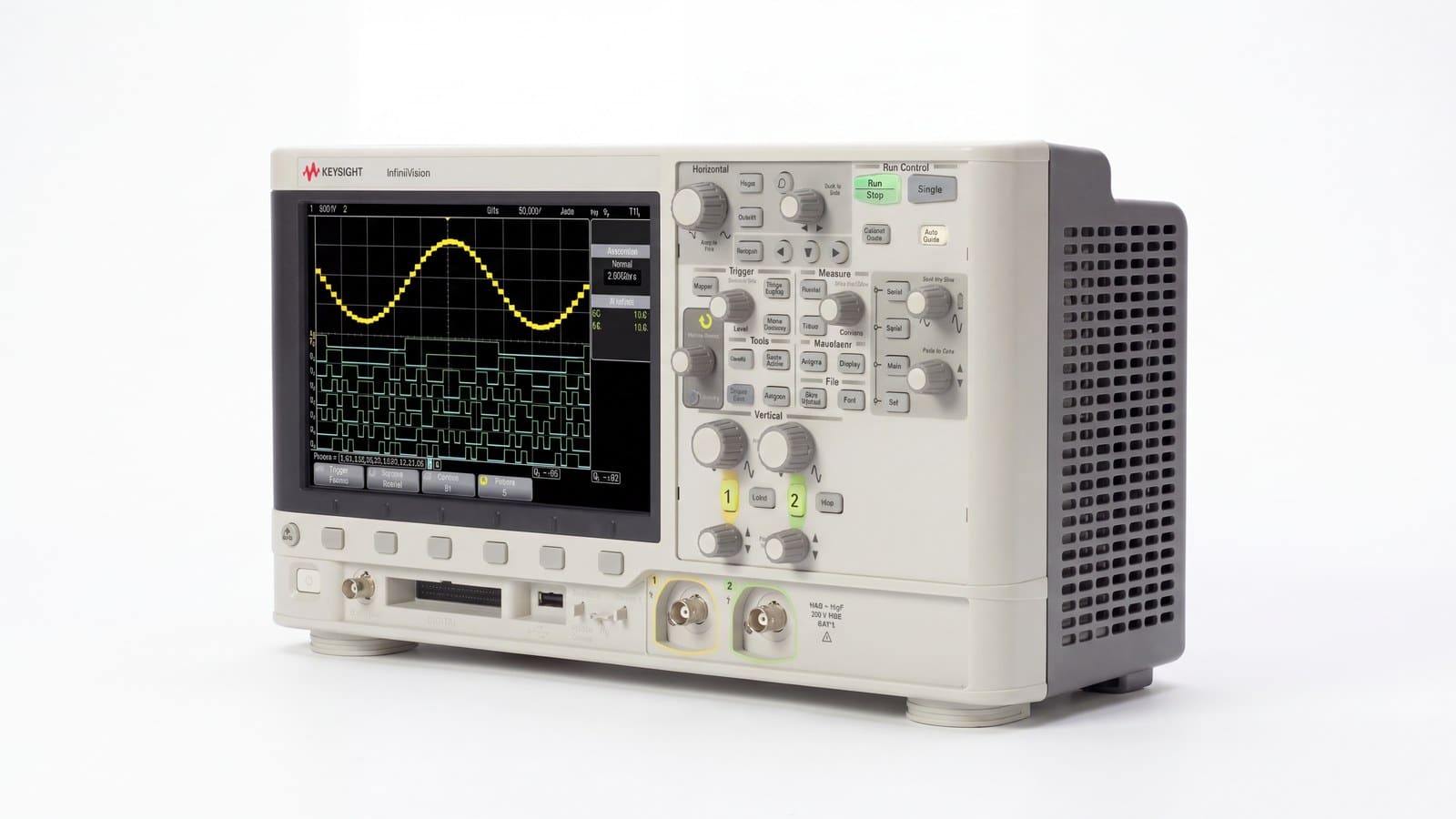 Kỹ sư đo cạnh xung tốc độ cao bằng máy hiện sóng Keysight DSOX2022A trên bàn thí nghiệm điện tử
