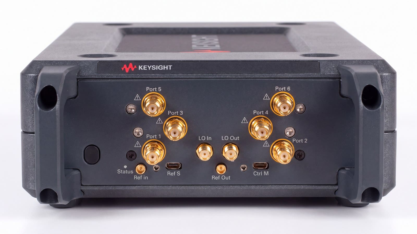 Mặt trước Keysight P5024A với các cổng đo 3,5 mm