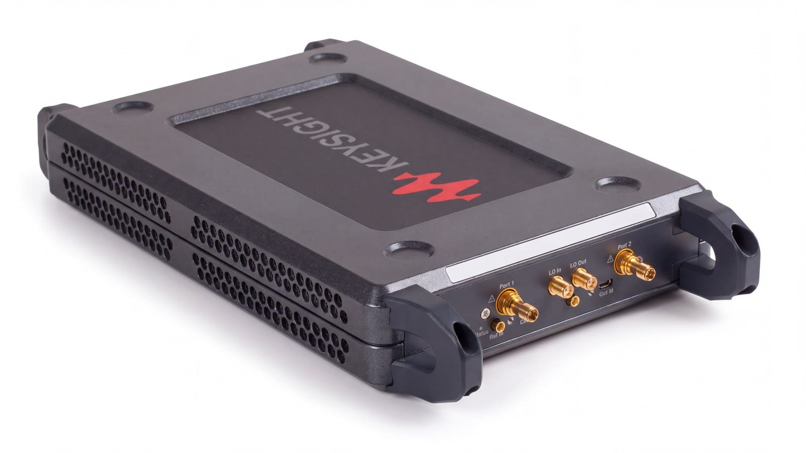 Máy phân tích mạng Keysight P5004B nhìn từ góc nghiêng, thấy hai cổng đo Port 1 và Port 2