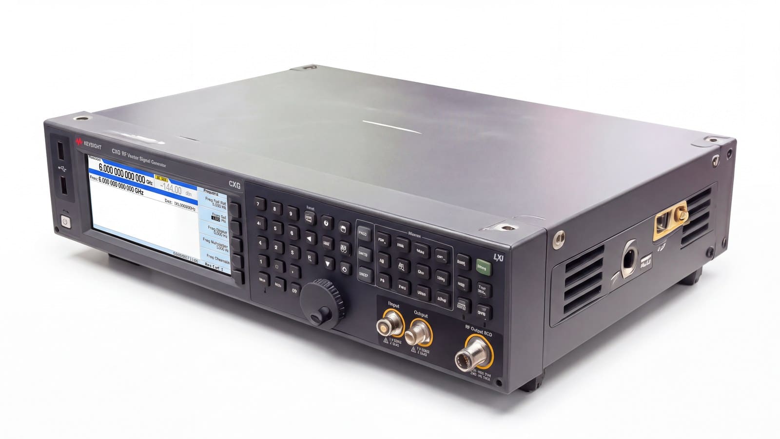 máy phát tín hiệu vector CXG Keysight N5166B chụp studio nền trắng góc 3/4