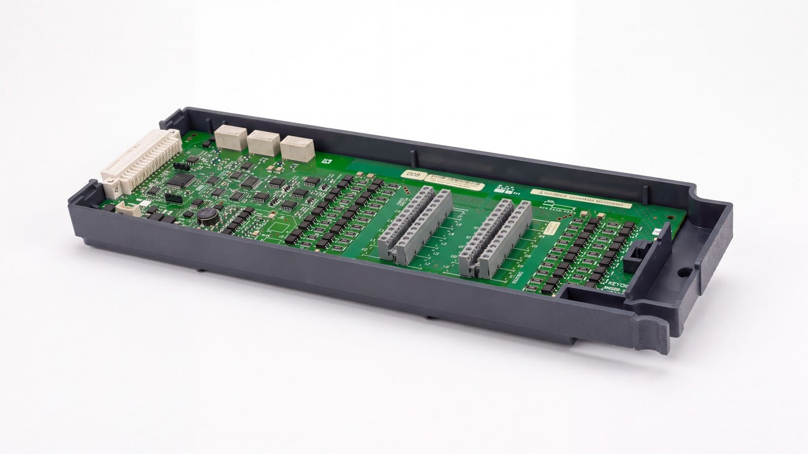 mô-đun actuator chuyển mạch đa dụng 20 kênh Keysight DAQM903A chụp studio nền trắng góc 3/4