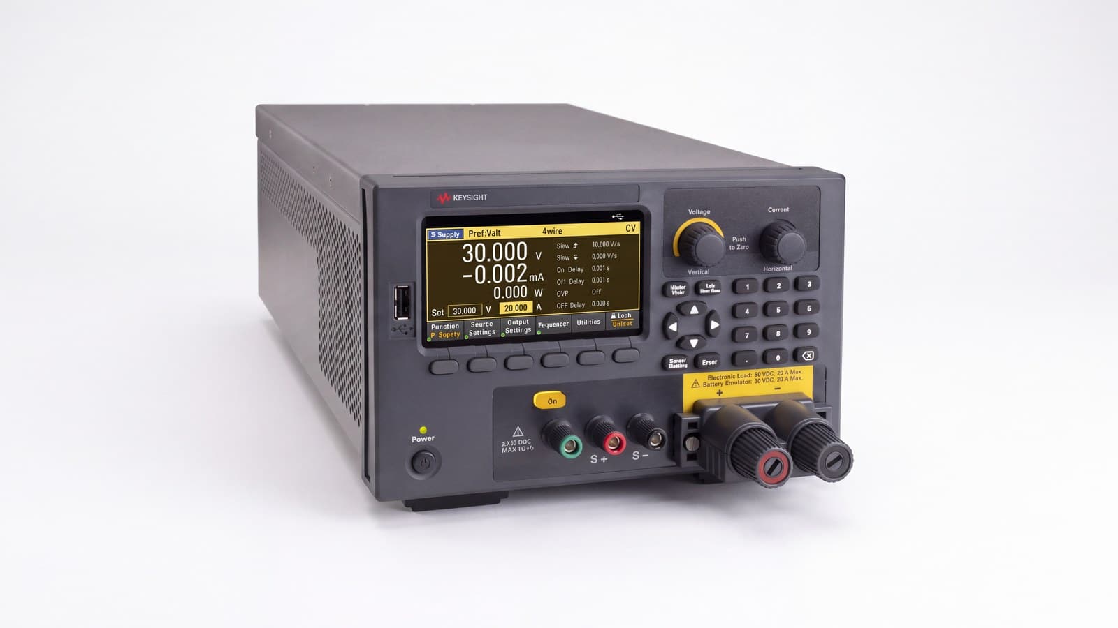 Mặt trước Keysight E36731A với màn hình 4,3 inch và cọc đầu ra dùng cho thiết bị thử nghiệm pin