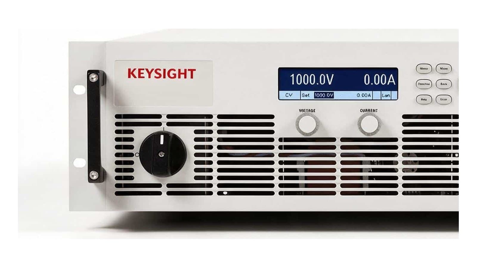 Kỹ sư nối Bộ Nguồn DC Keysight N8930A vào bộ nghịch lưu và máy hiện sóng để thử bước điện áp bus DC