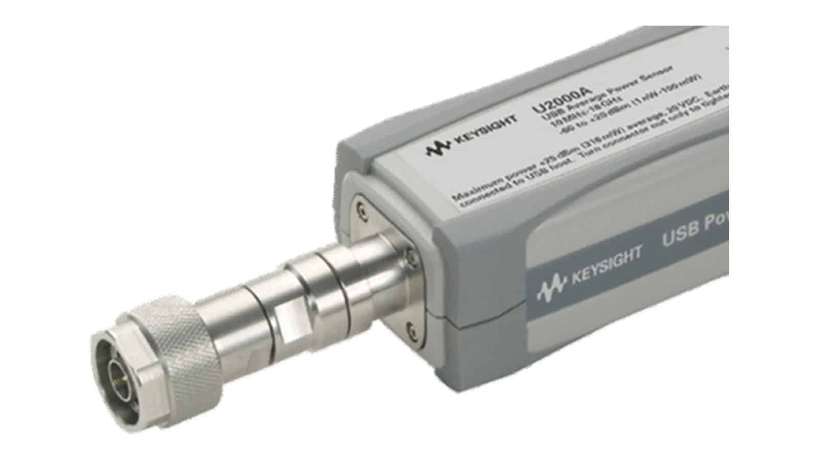 Cảm biến công suất USB Keysight U2000A gắn vào trạm kiểm tra ATE trong nhà máy điện tử